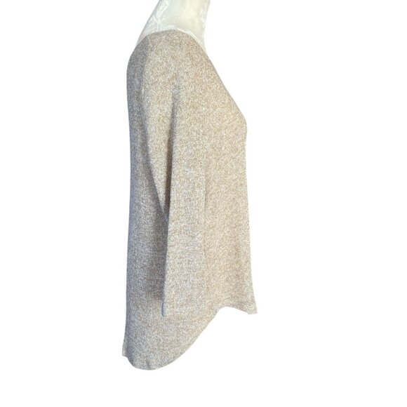 Soho beige and white layered pullover stretchy 3/4 sleeve top with gold shimmer - Picture 4 of 9